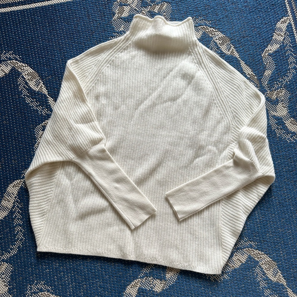 Ivory lightweight cashmere sweater NWT L